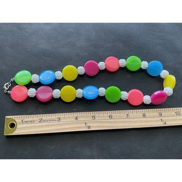 Vintage bright disc Multi Color resin bead necklace Estate Jewelry - Picture 3 of 6